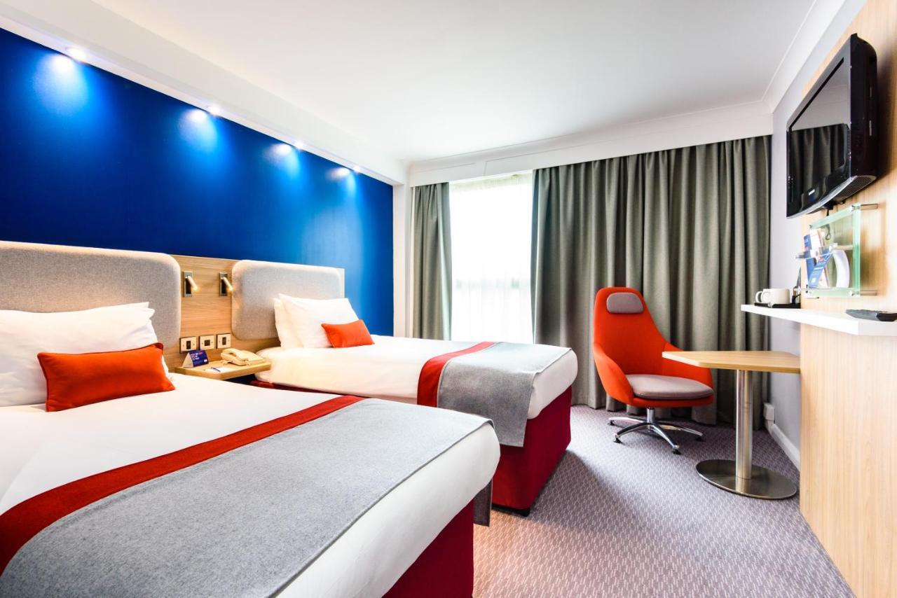 Holiday Inn Express London Stansted Airport By Ihg Stansted Mountfitchet Exterior foto