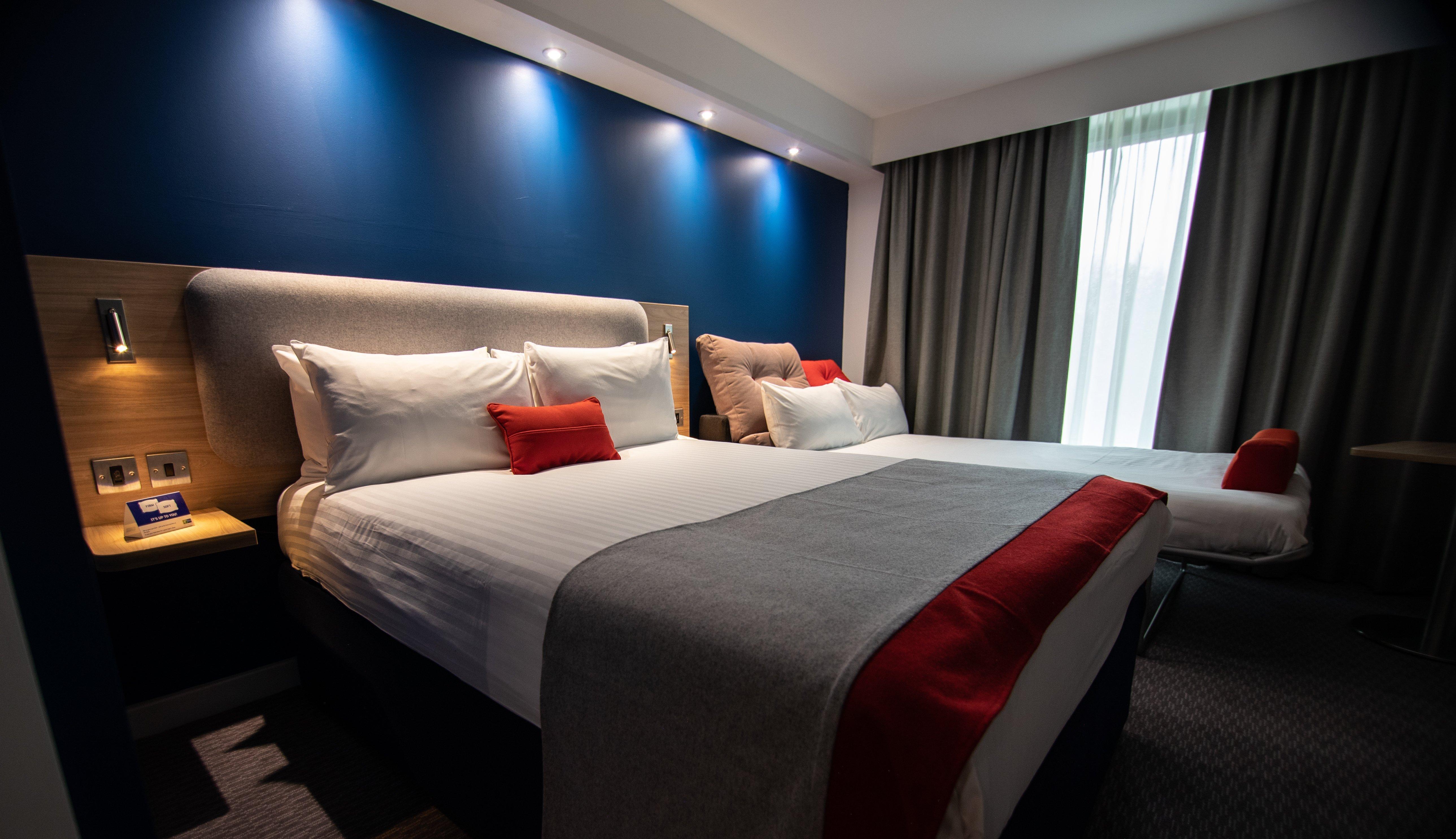 Holiday Inn Express London Stansted Airport By Ihg Stansted Mountfitchet Exterior foto
