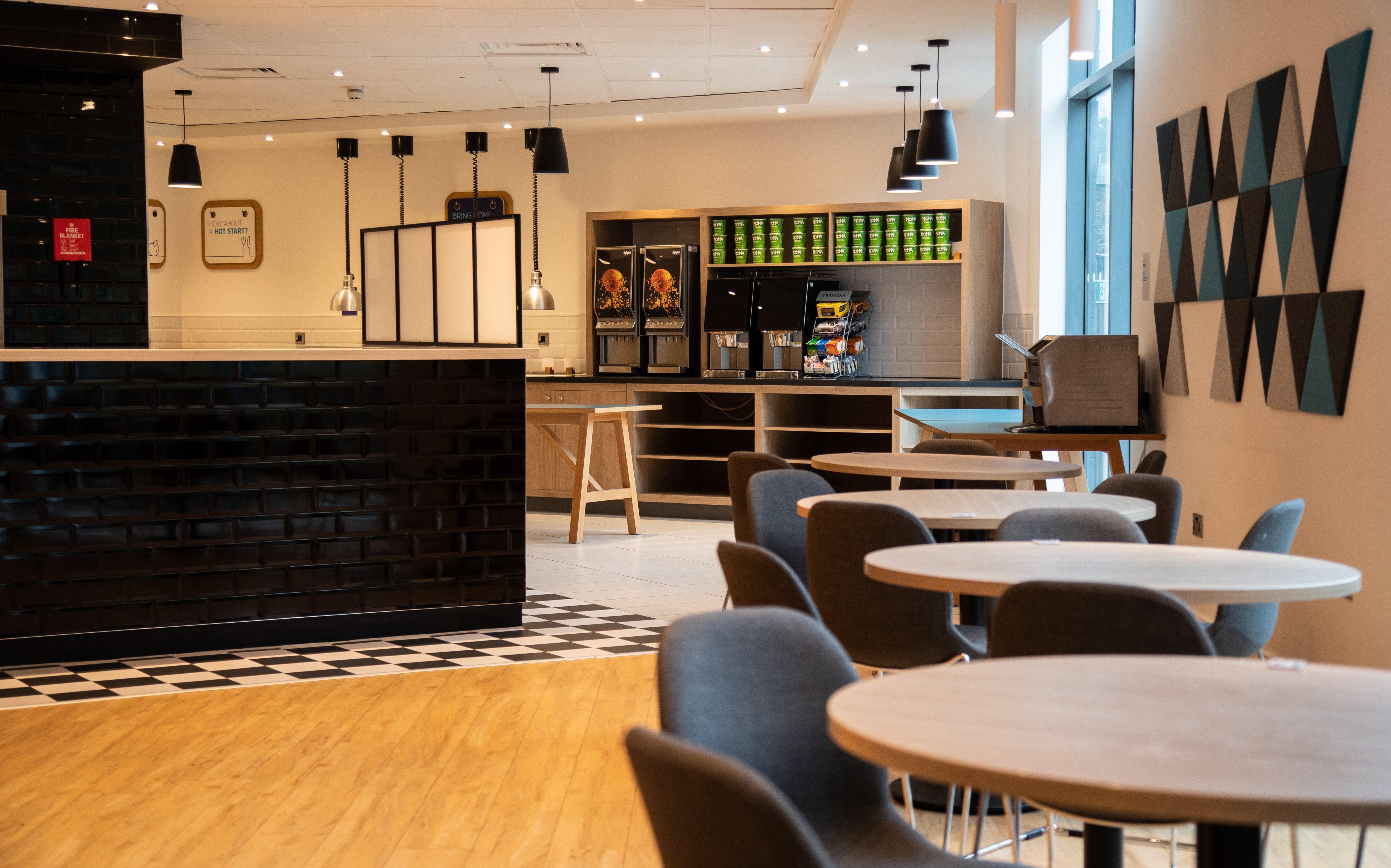 Holiday Inn Express London Stansted Airport By Ihg Stansted Mountfitchet Exterior foto