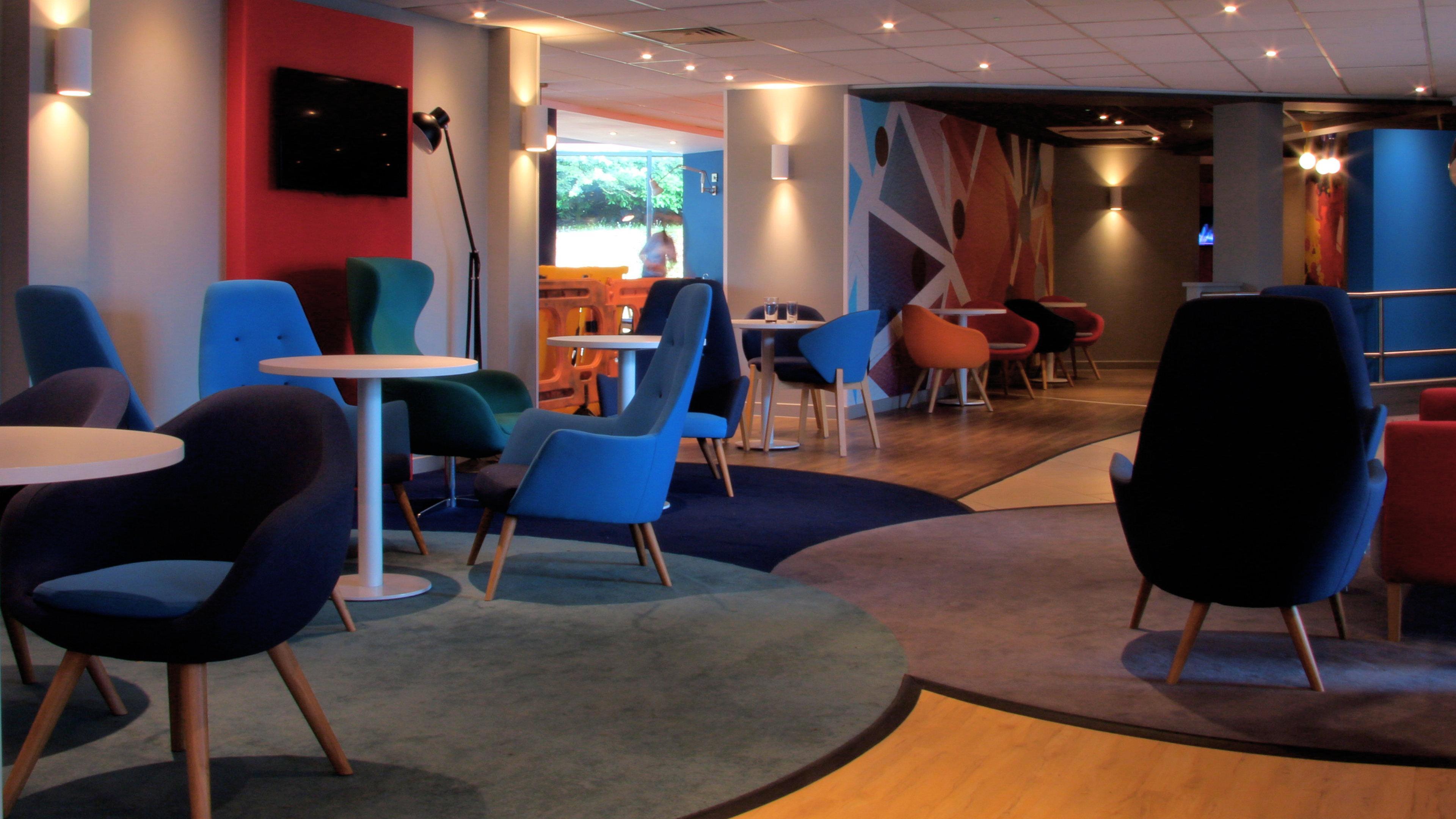 Holiday Inn Express London Stansted Airport By Ihg Stansted Mountfitchet Exterior foto