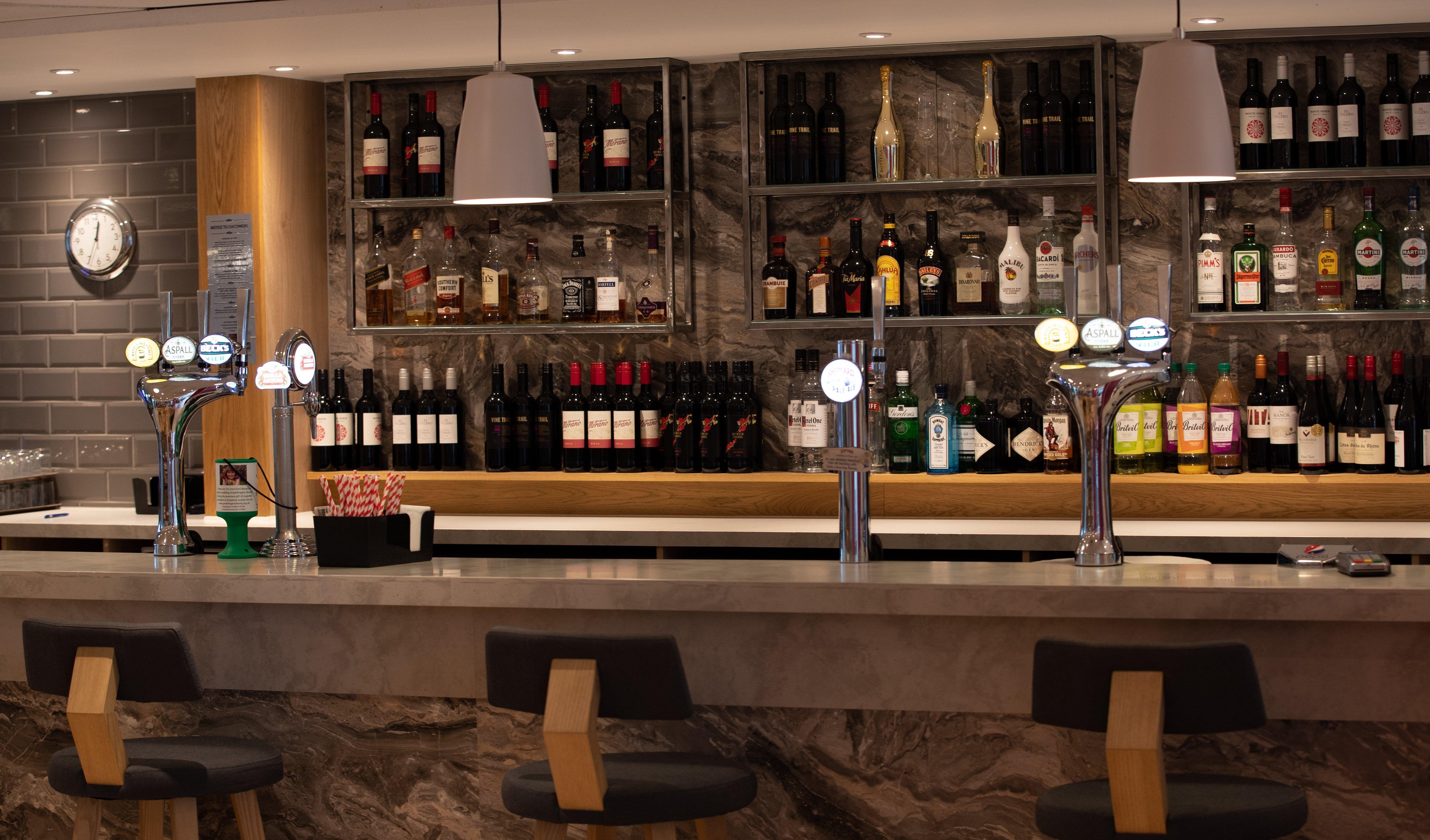 Holiday Inn Express London Stansted Airport By Ihg Stansted Mountfitchet Exterior foto