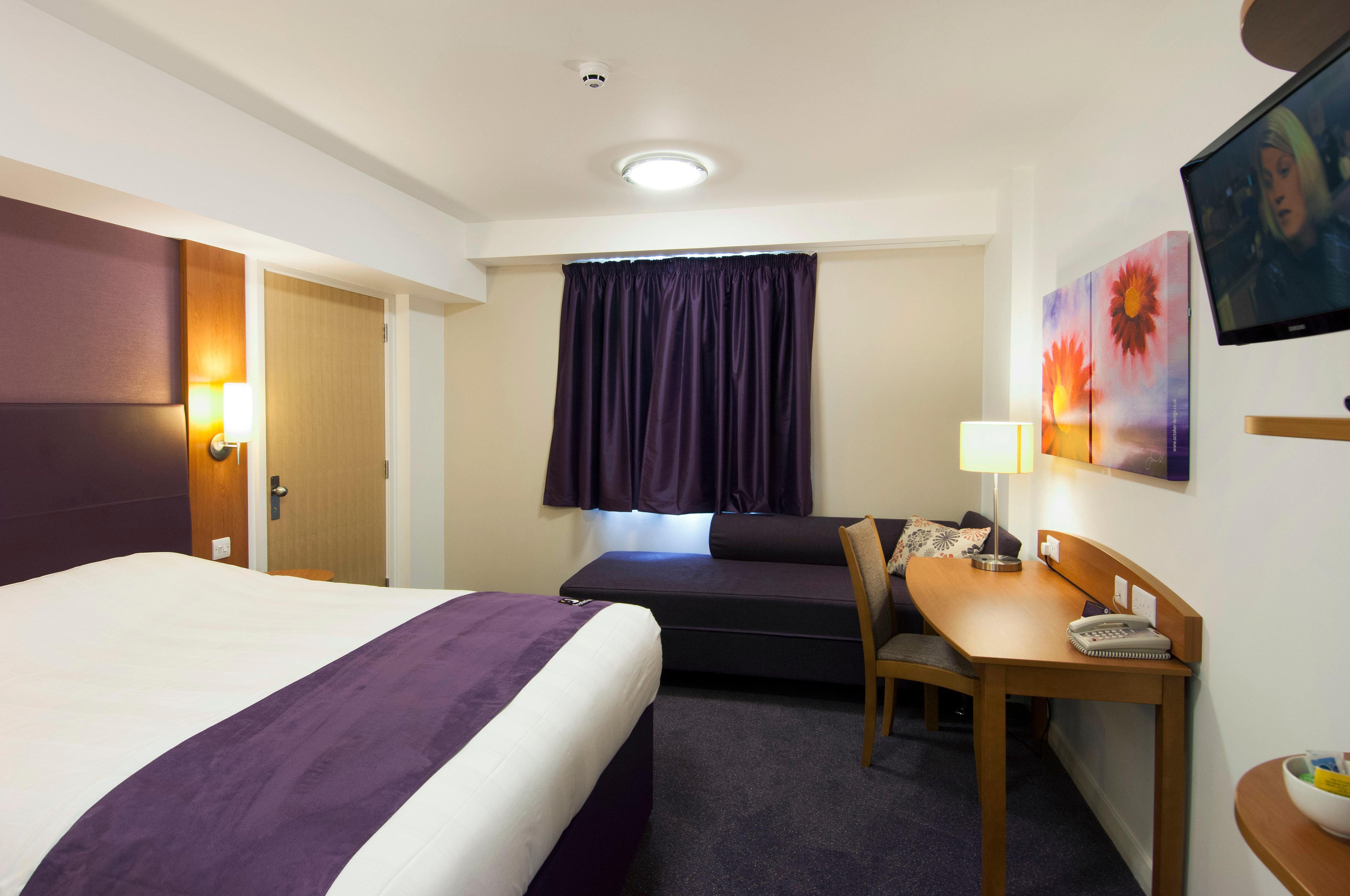 Holiday Inn Express London Stansted Airport By Ihg Stansted Mountfitchet Exterior foto