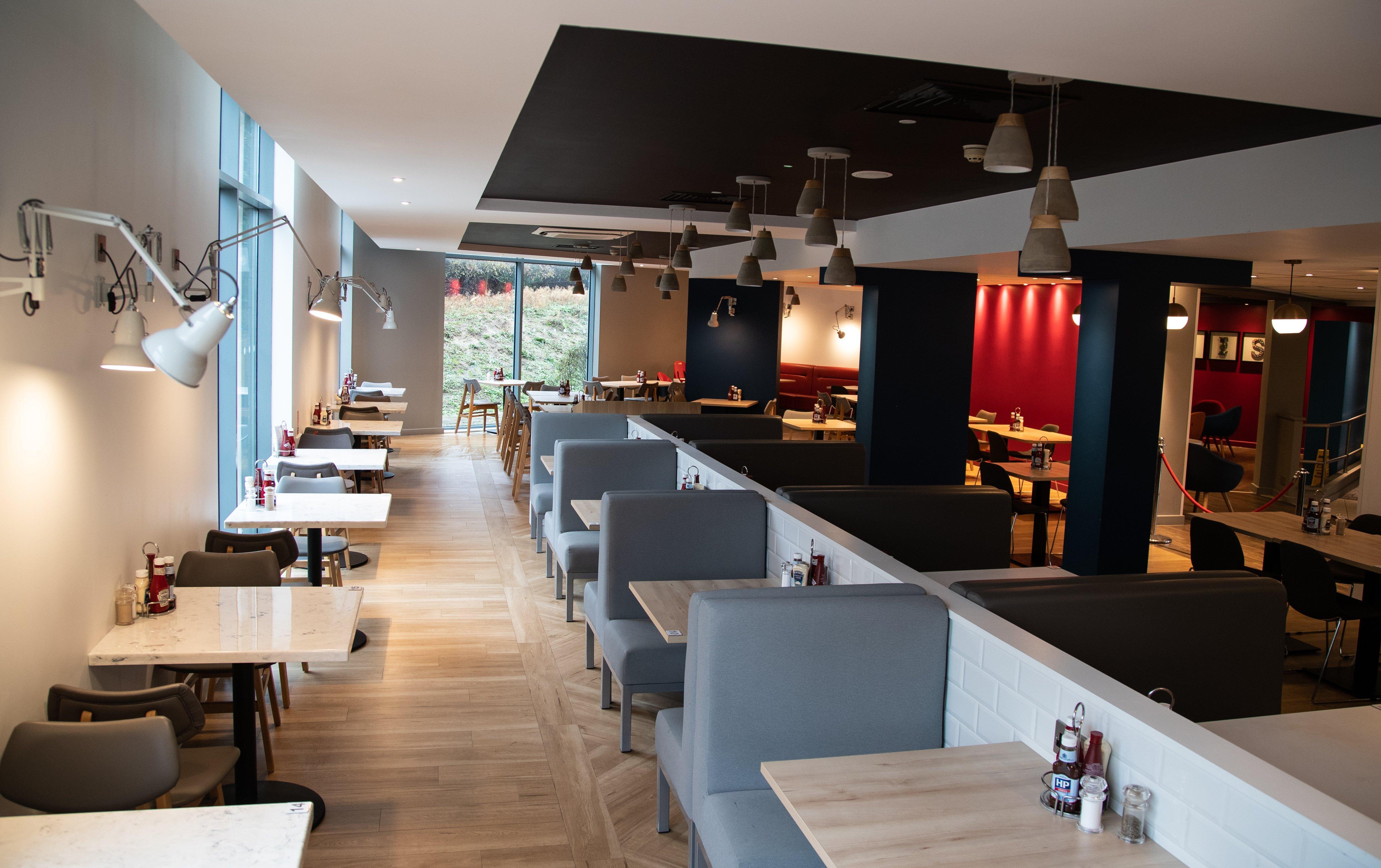Holiday Inn Express London Stansted Airport By Ihg Stansted Mountfitchet Exterior foto