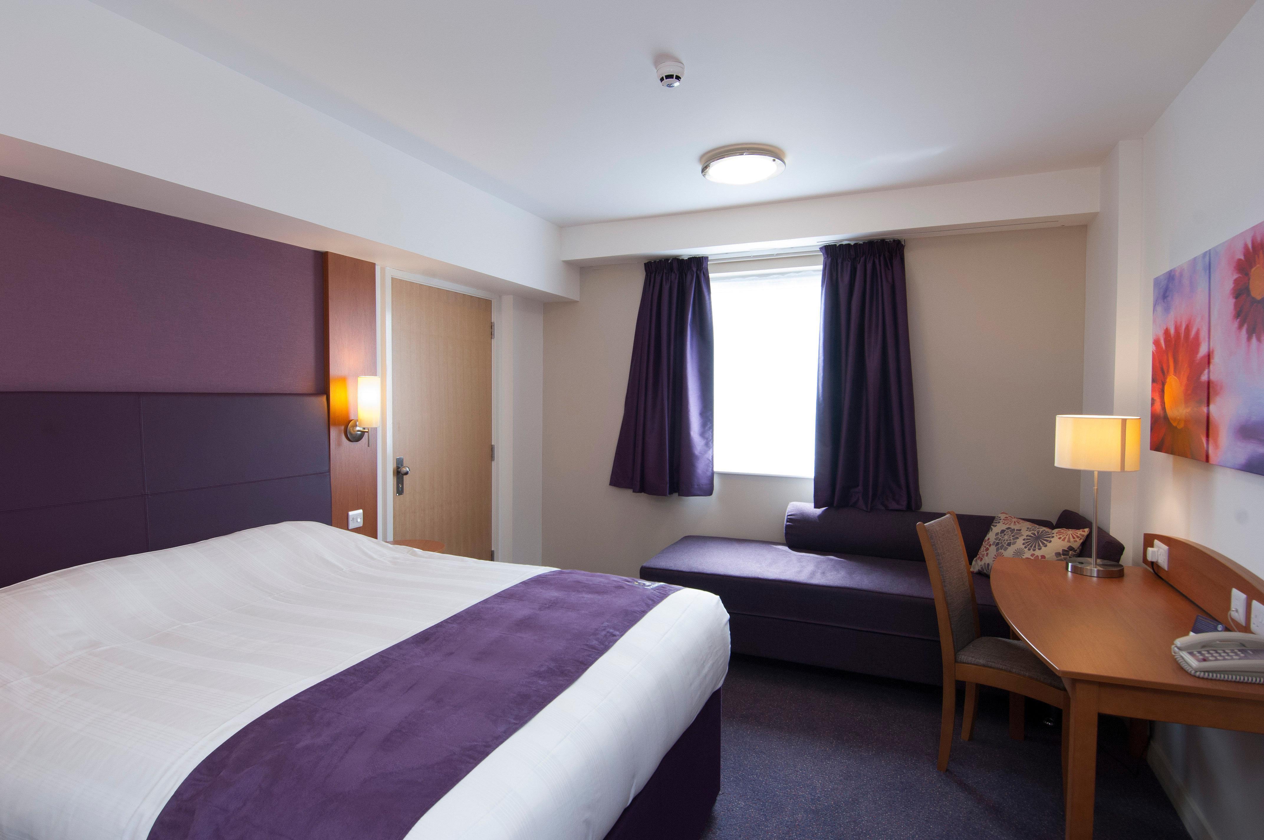 Holiday Inn Express London Stansted Airport By Ihg Stansted Mountfitchet Exterior foto