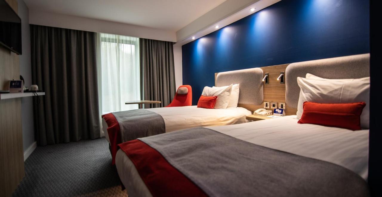 Holiday Inn Express London Stansted Airport By Ihg Stansted Mountfitchet Exterior foto
