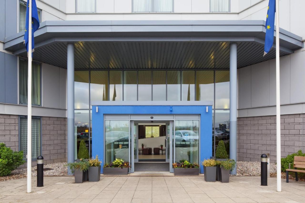 Holiday Inn Express London Stansted Airport By Ihg Stansted Mountfitchet Exterior foto