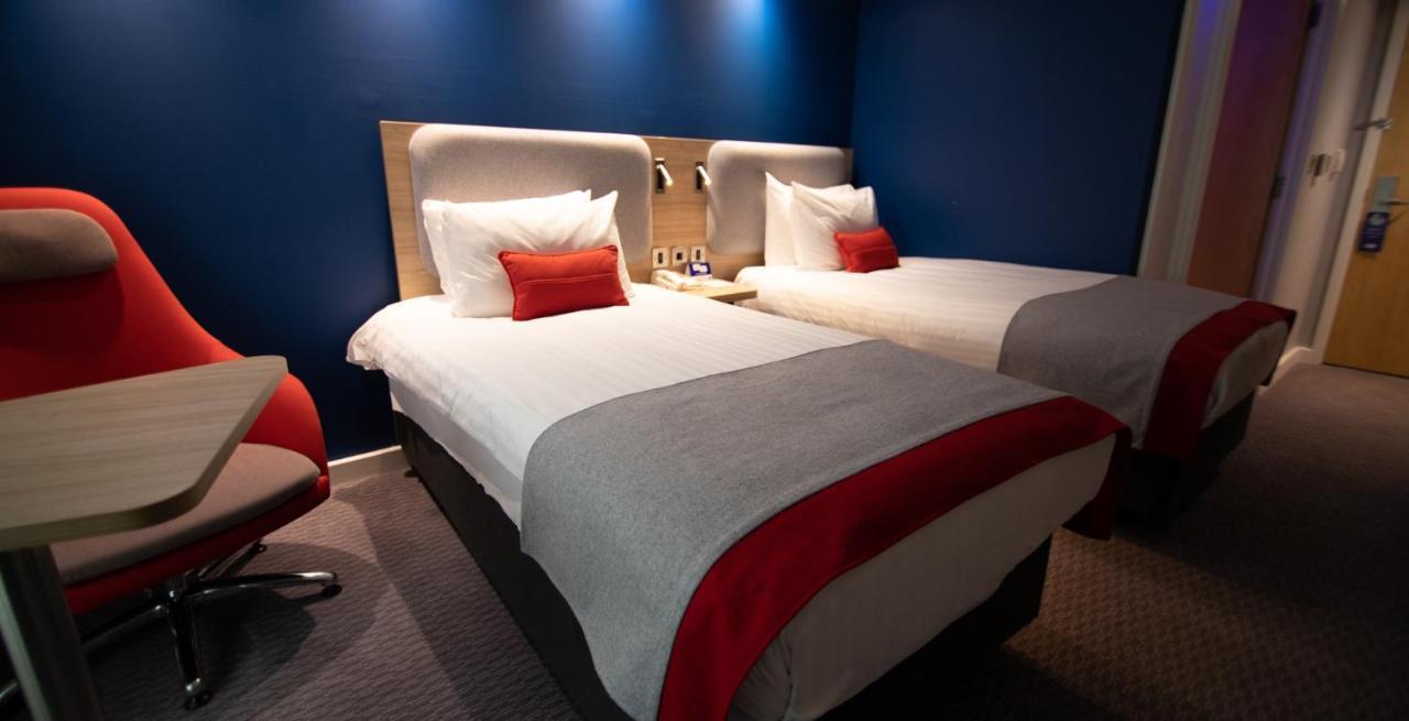 Holiday Inn Express London Stansted Airport By Ihg Stansted Mountfitchet Exterior foto