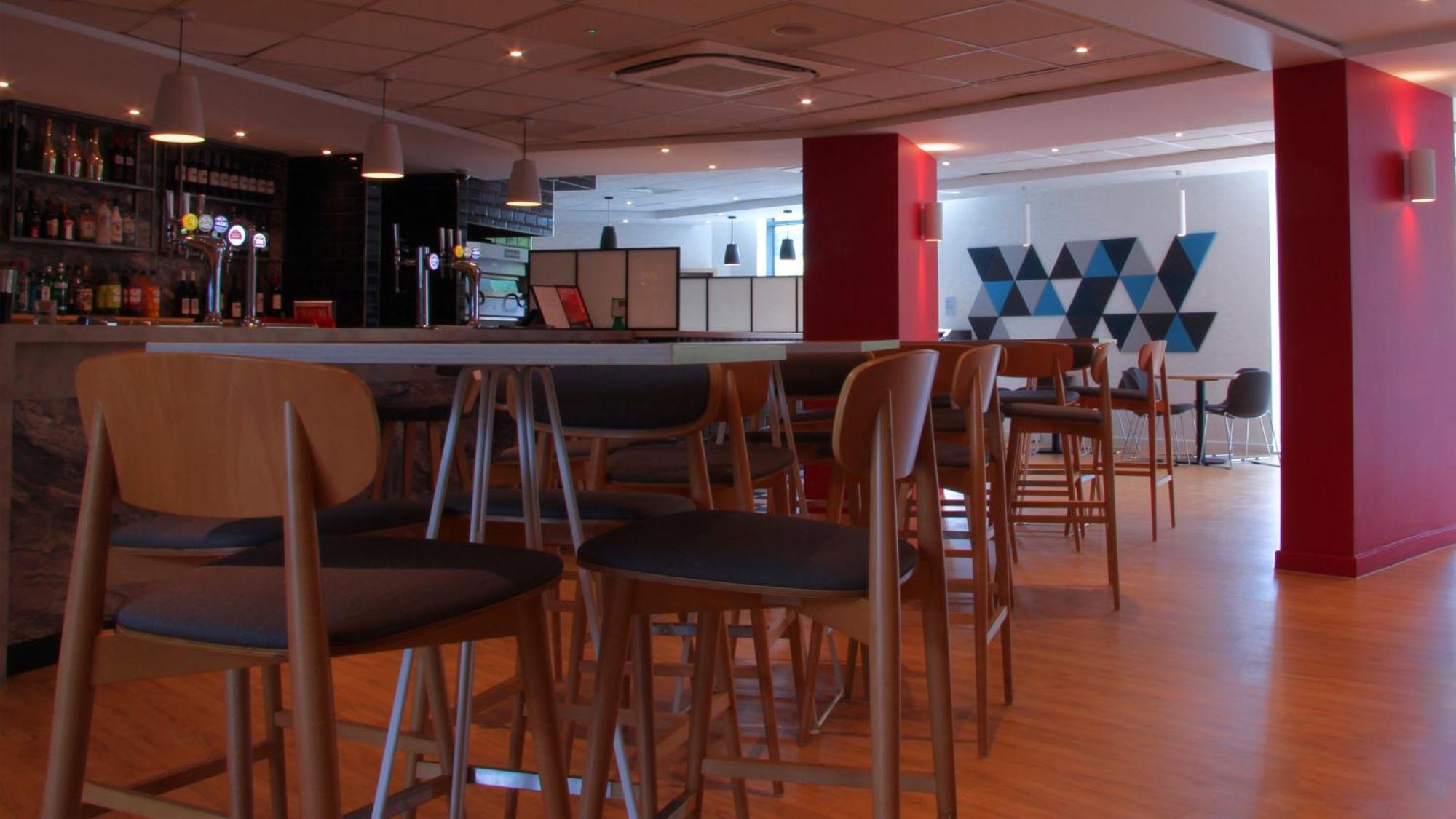 Holiday Inn Express London Stansted Airport By Ihg Stansted Mountfitchet Exterior foto