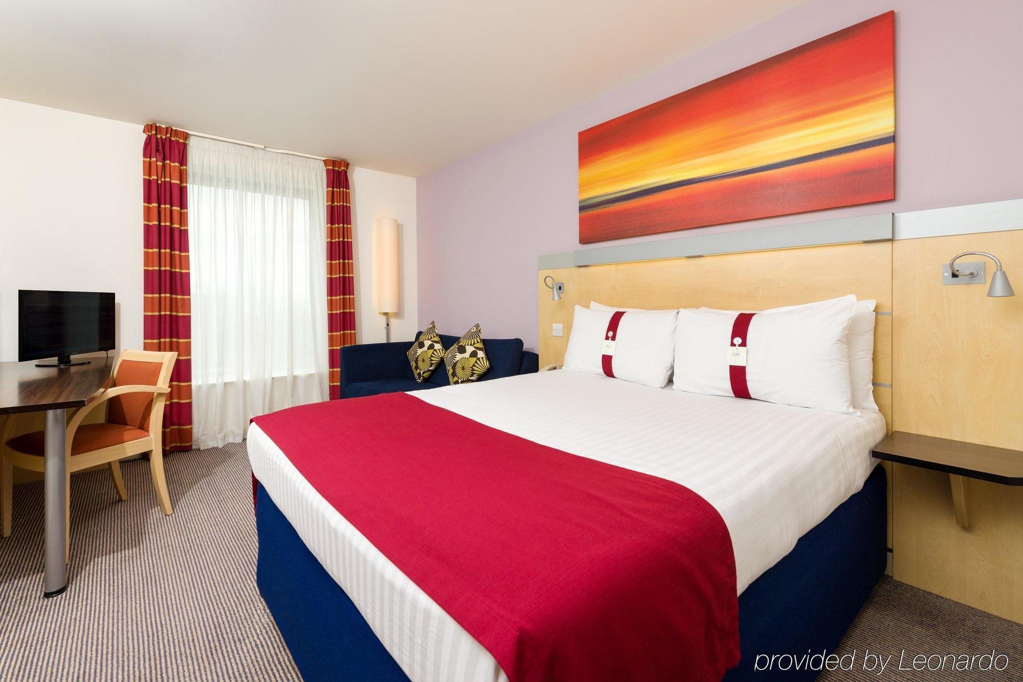 Holiday Inn Express London Stansted Airport By Ihg Stansted Mountfitchet Exterior foto