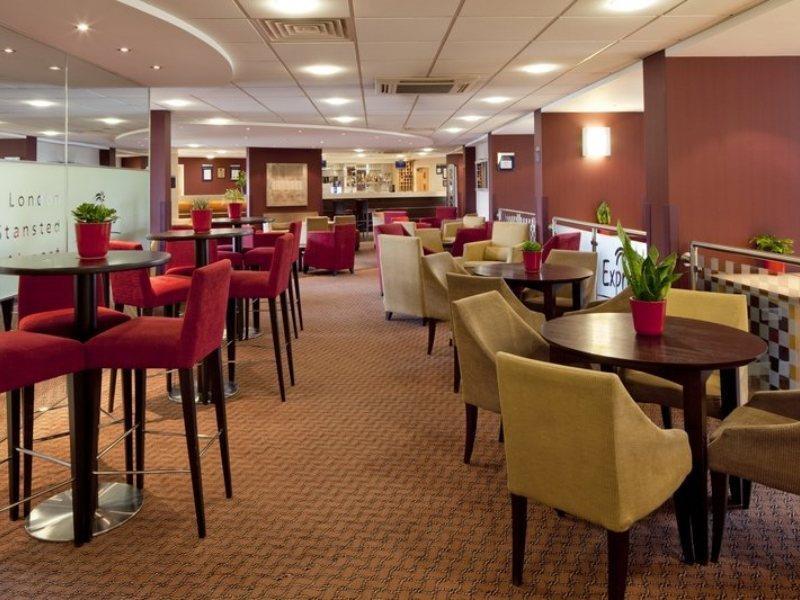 Holiday Inn Express London Stansted Airport By Ihg Stansted Mountfitchet Exterior foto