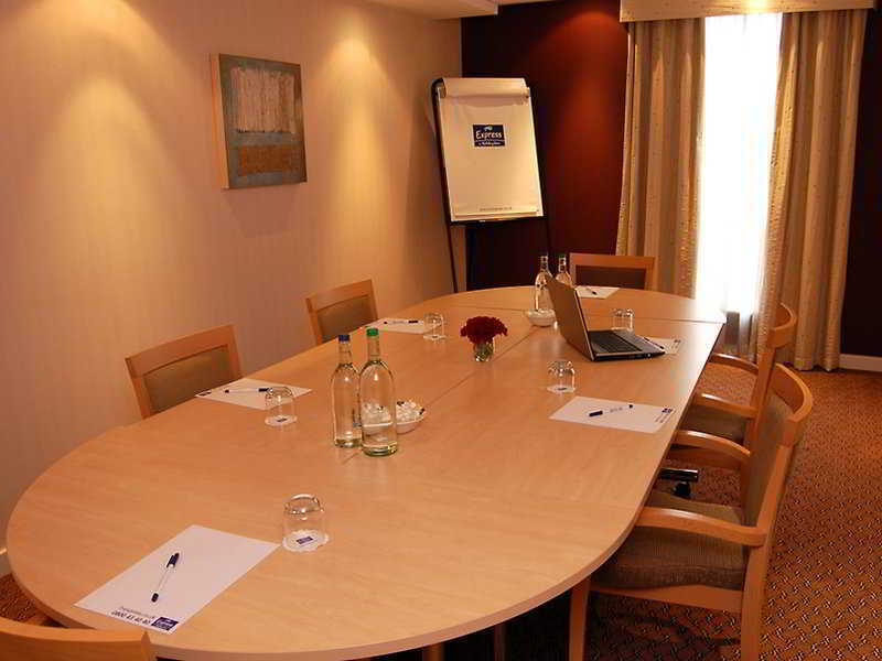 Holiday Inn Express London Stansted Airport By Ihg Stansted Mountfitchet Exterior foto