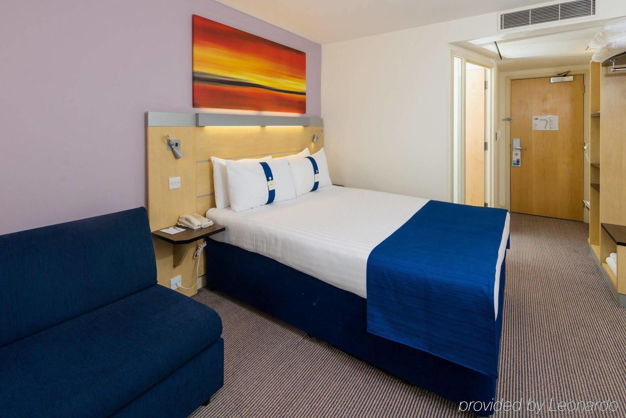 Holiday Inn Express London Stansted Airport By Ihg Stansted Mountfitchet Exterior foto